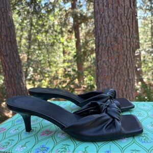 Black Banana Republic 90s Style Kitten Heel Sandals